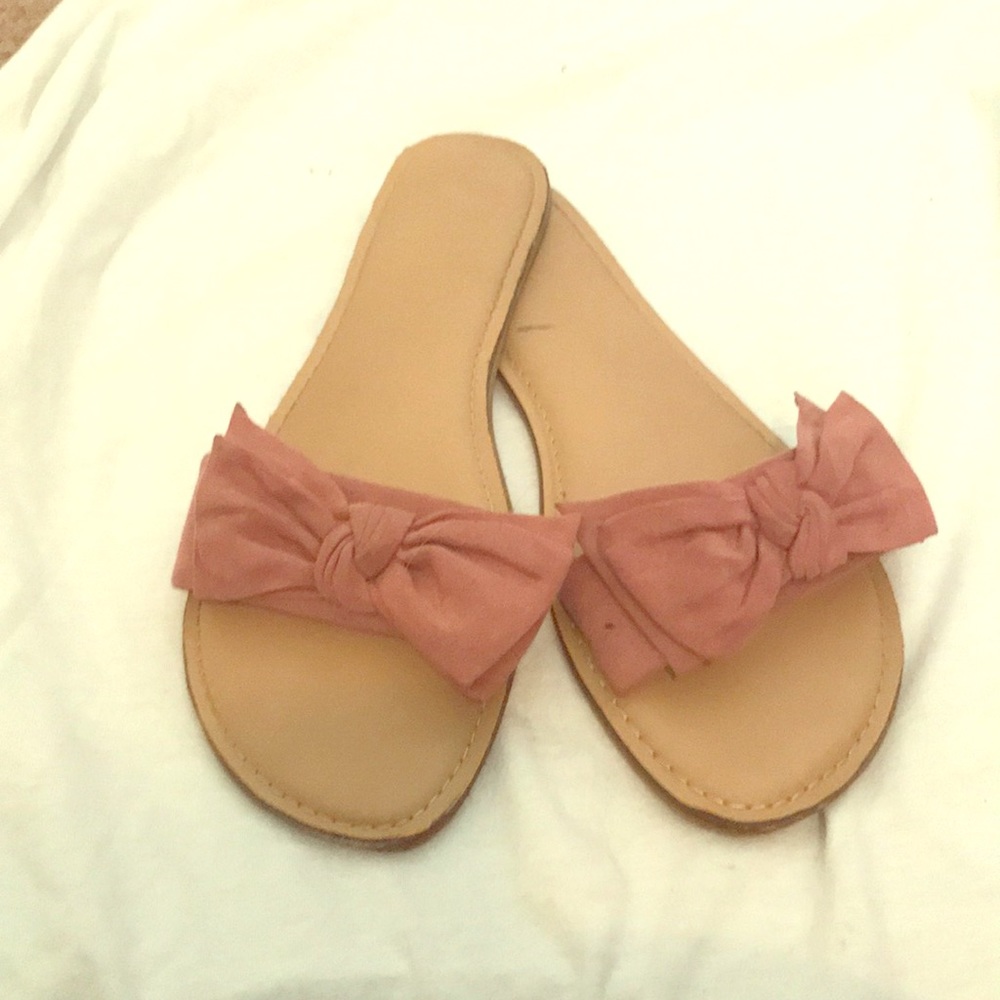Cute pink sandals! 💕💜🌸
